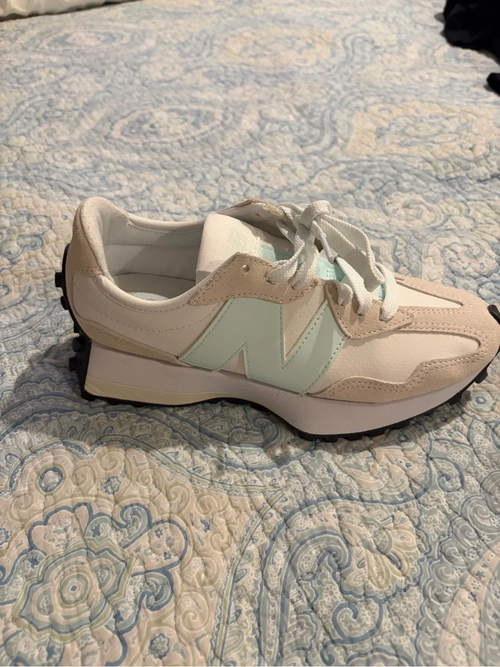 New Balance Women’s 327 glint blue new without box size 6.5